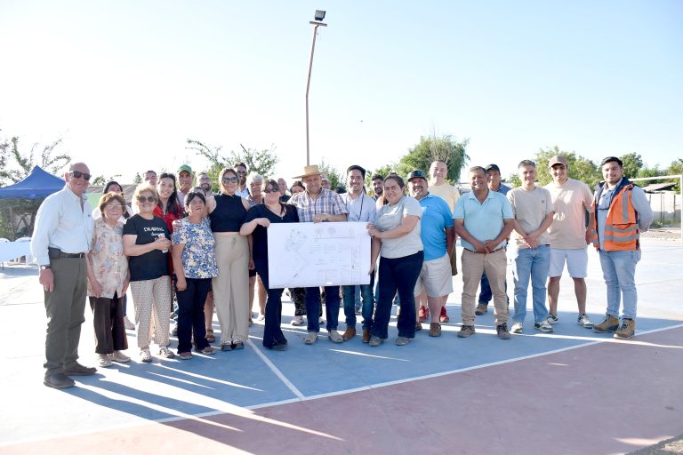 Con entrega de terreno comenzó a proyectarse  construcción de un gimnasio en Santa Adriana
