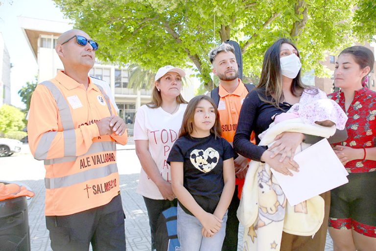 Padre inicia caminata al Ministerio de Salud pidiendo ayuda para su hija