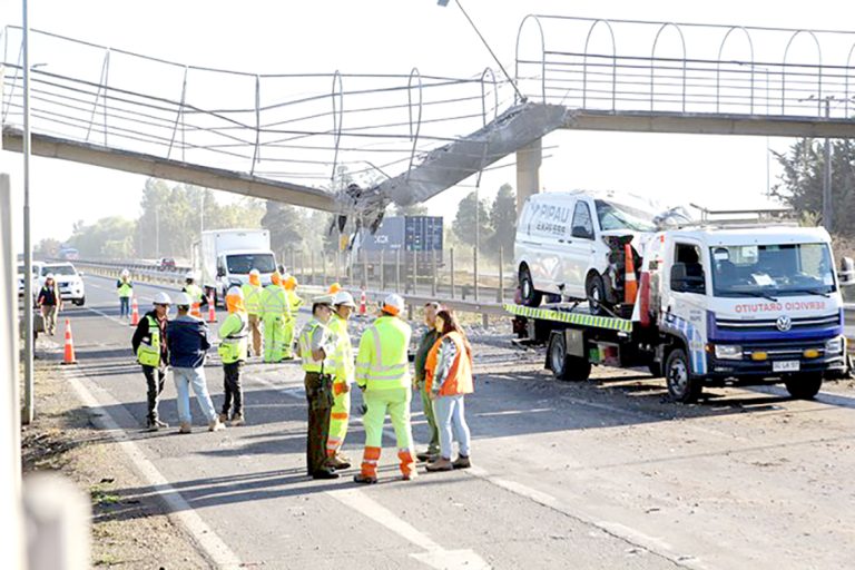 Comenzó instalación de nueva pasarela de Vista Hermosa