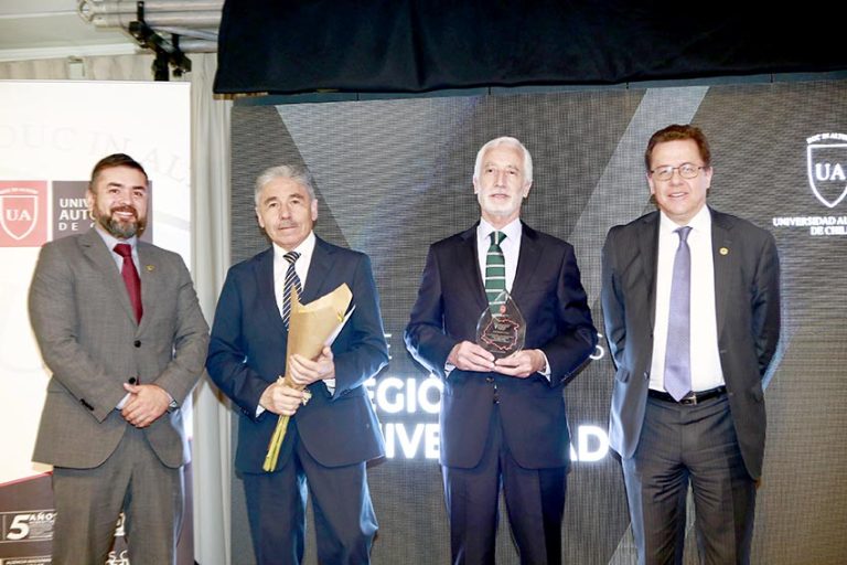 Universidad Autónoma premió a instituciones y personas destacadas por su aporte a la región