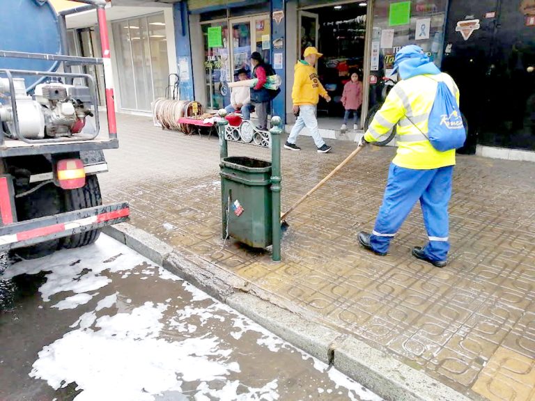 Municipio curicano ordenó corte de maleza y lavado de calles