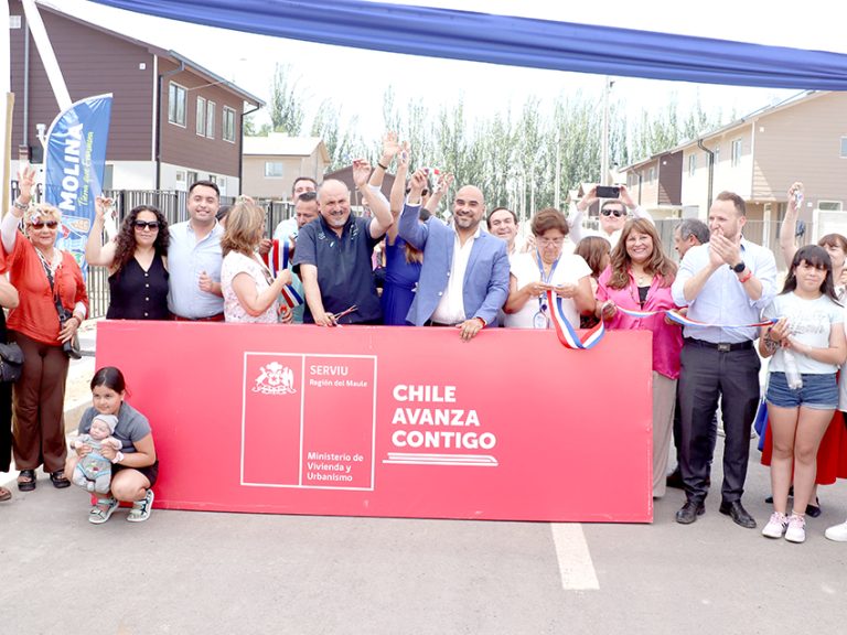 En una emotiva ceremonia entregaron viviendas sociales a 42 familias de Molina
