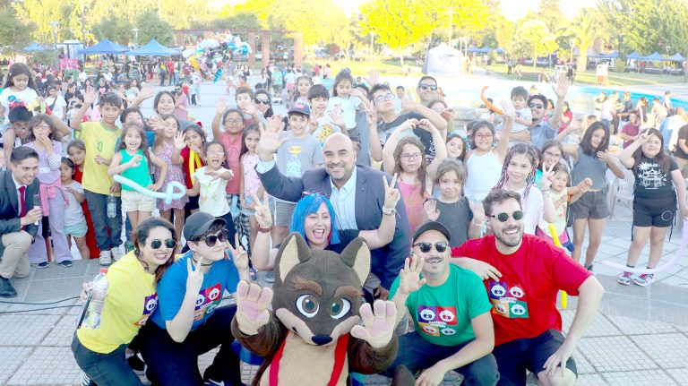 Familia Clauss y “Cantando Aprendo  Hablar” encantaron en Molina y Lontué