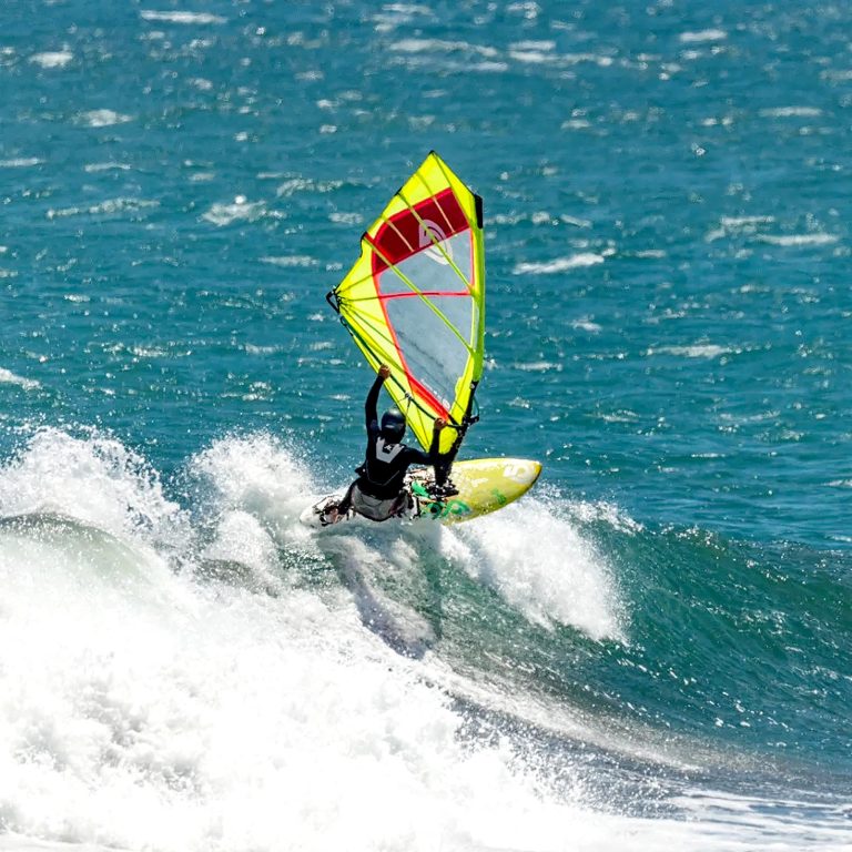 Expectación por fecha final del Torneo Nacional de Windsurf “Llico Histórico”