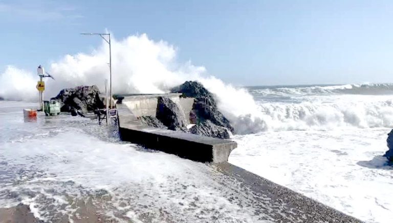 Pelluhue refuerza vigilancia ante marejadas anormales