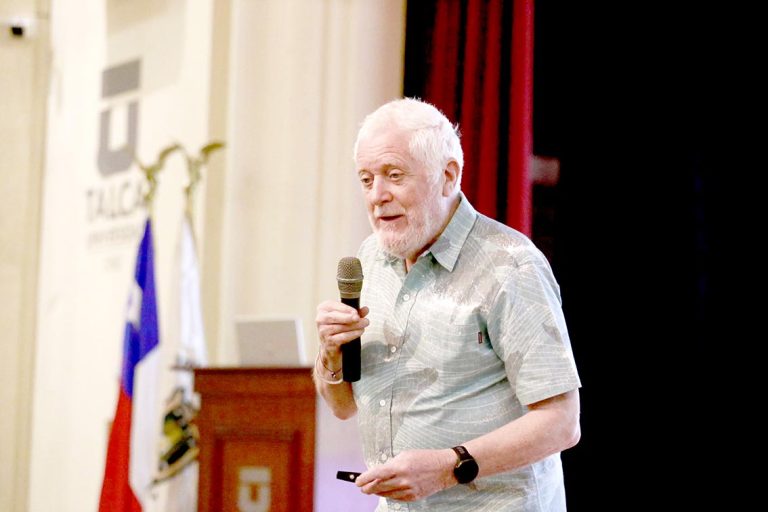 Lugares donde la gente vive más: creador de  concepto “zonas azules” realizó conferencia