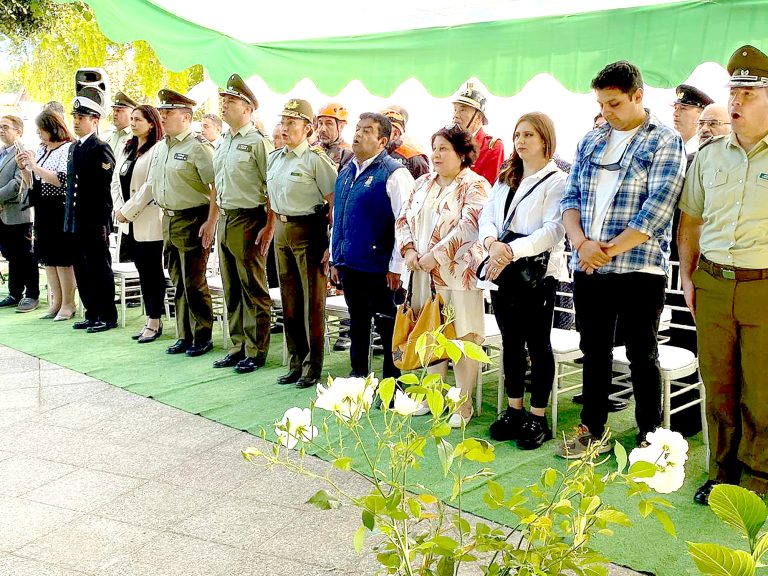 Realizan homenaje a dos carabineros fallecidos  hace ocho años en combate a incendios forestales