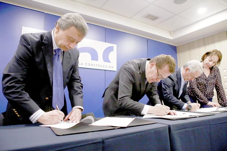 Cámara Chilena de la Construcción, Universidad Autónoma  y Dreams firman convenio para beneficiar a miles de maulinos