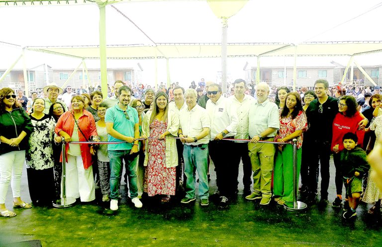 Autoridades y veraneantes dieron inicio al  programa Tu Verano Feliz 2025 en Iloca