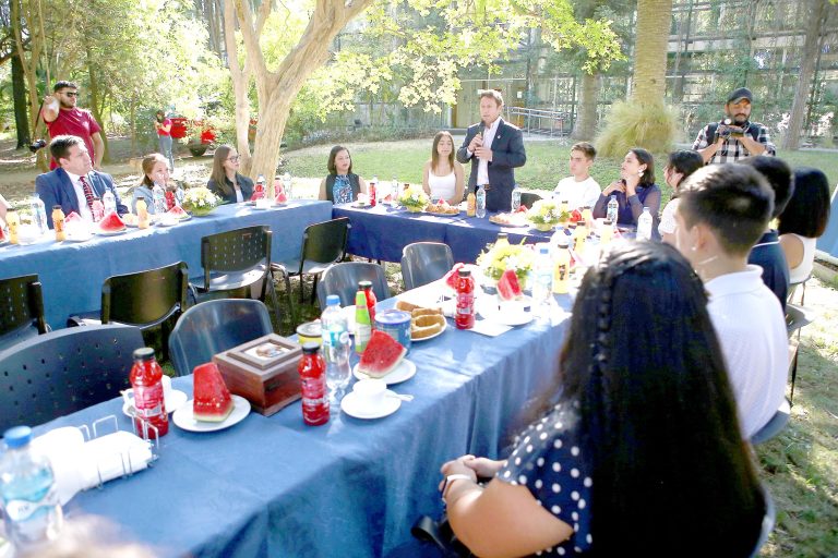 Jóvenes maulinos con puntajes destacados en la PAES recibieron reconocimiento
