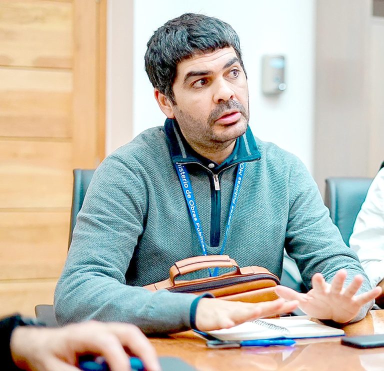 Parlamentarios piden que se aclaren presuntas irregularidades de director regional de Vialidad