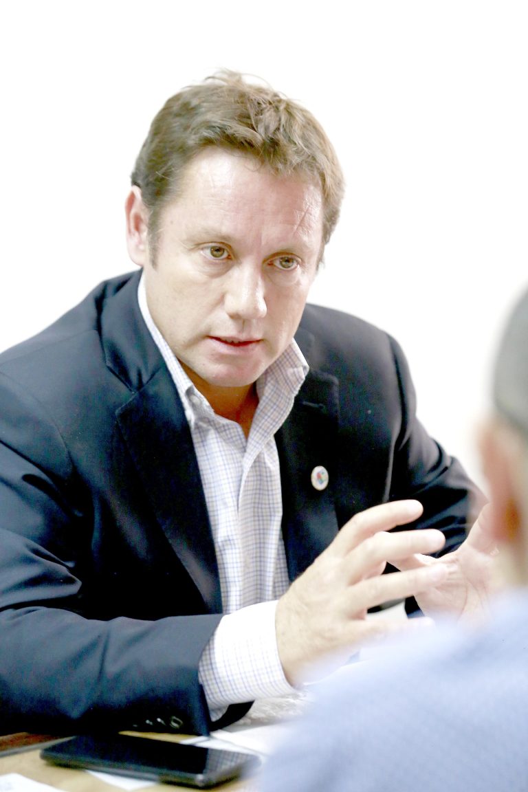 “Recibimos el Gobierno  Regional con un déficit  de $12 mil millones; se le  debe a muchos proveedores,  por lo que debemos  apretarnos el cinturón”