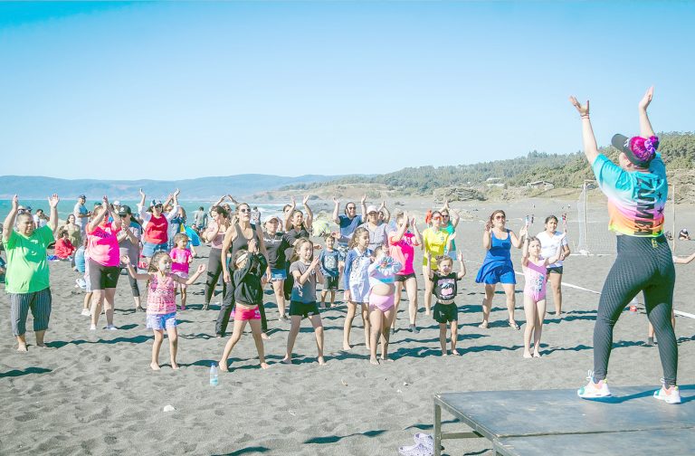 Turistas disfrutan de entretenidas actividades recreativas en las playas