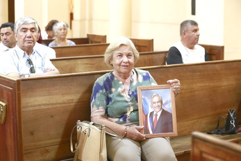 Con emotivos recuerdos y agradecimientos a su gestión se homenajeó a expresidente Piñera