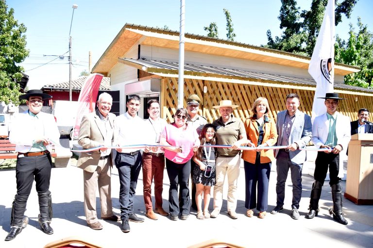 Plaza de Sagrada Familia ya cuenta con sus flamantes servicios higiénicos