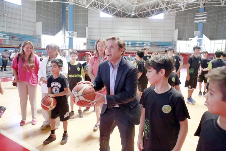 “La anterior administración aprobó proyectos a  diestra y siniestra sin  tener los recursos”