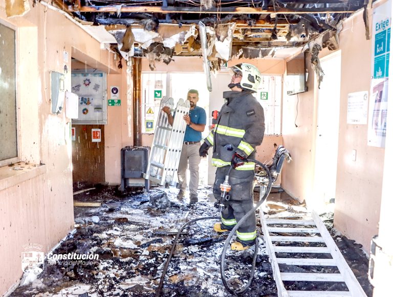 Voraz incendio destruyó posta rural de Putú