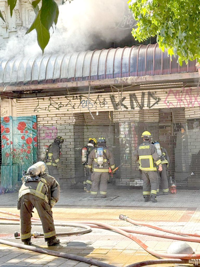 Incendio afectó a dependencias de antiguo Mercado Central