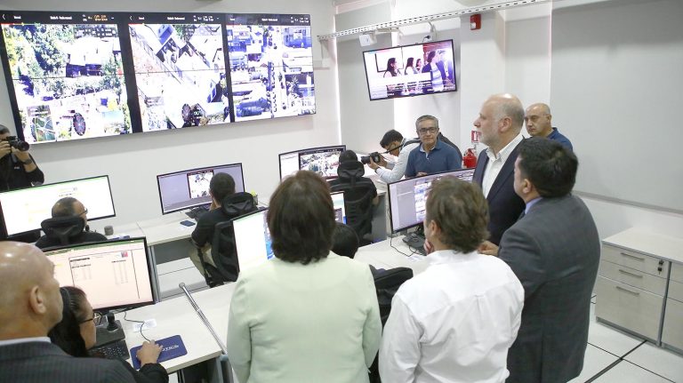 Ministro del Interior inaugura Centro  de Televigilancia Móvil en Talca
