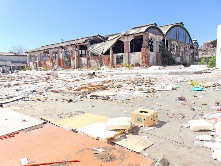 Denuncian abandono y vandalización  del Mercado Central de Talca