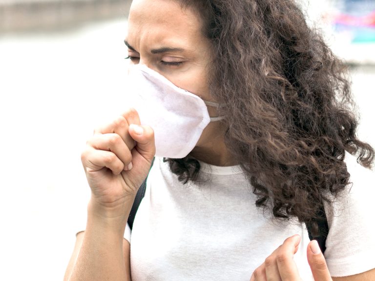 Alerta sanitaria y aumento de virus respiratorios podría traer de vuelta el uso de mascarillas en el Maule