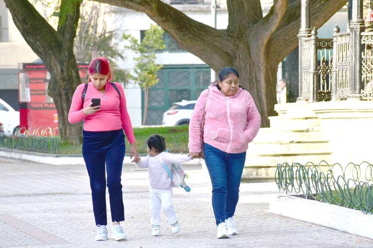 Otoño se inició con temperaturas mínimas inferiores  a 10° C y pronostican lluvias para el fin de semana