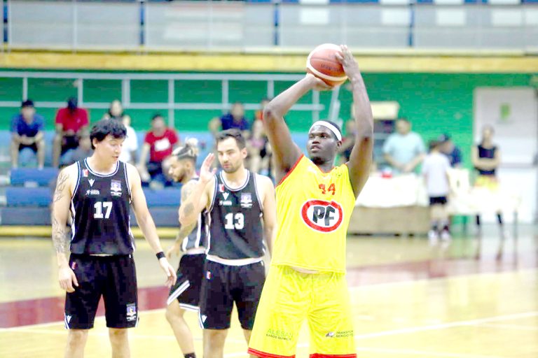 Español juega esta noche ante Colo Colo e inicia periplo de cuatro partidos de visita