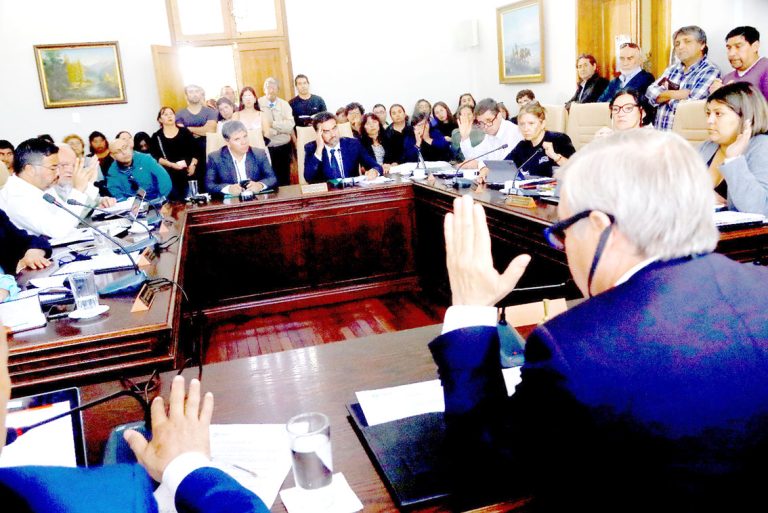 Alcalde anunció la presentación de nuevas querellas por “irregularidades” en el DAEM