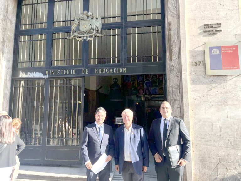 Alcalde de Curicó solicita  que CDE se haga parte  en las querellas por uso  de recursos del DAEM