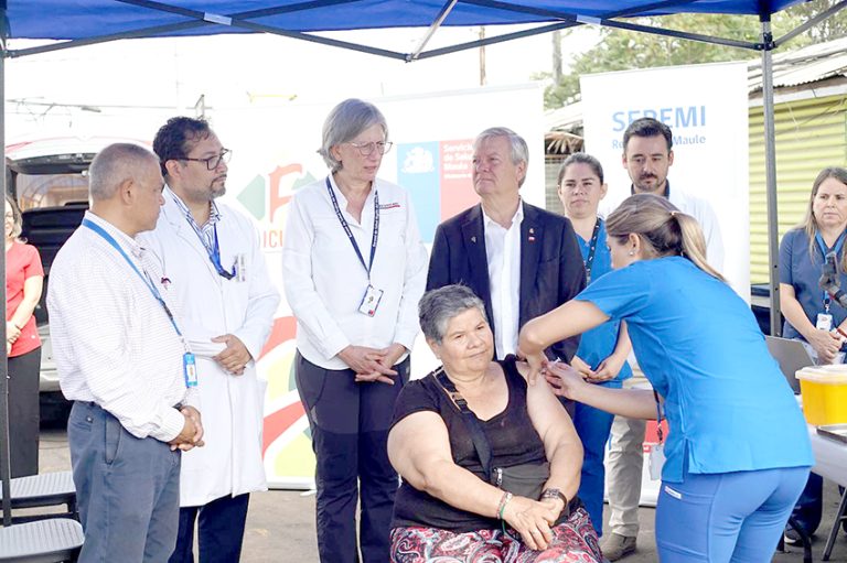 Inician campaña de vacunación e inmunización 2025 en Curicó