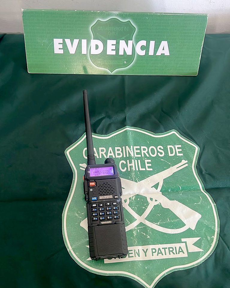 Sorprenden a sujetos con equipos inhibidores de señal