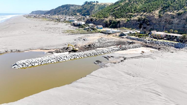 MOP termina obras protección costera  en la desembocadura del río Mataquito