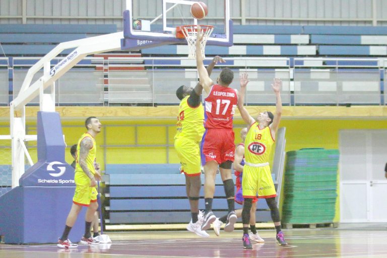 “El Quijote” llegó tarde a clases en la UC: cayó 58-69