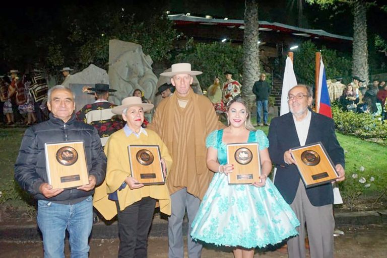 Collera curicana premió en la Serie Mixta y se inscribió para la Serie de Campeones