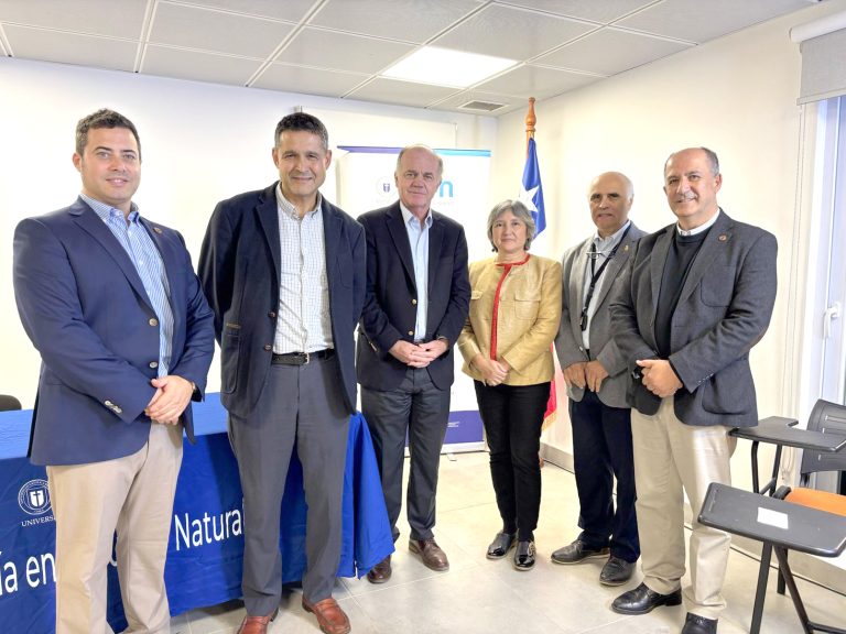 Con panel de expertos realizan conversatorio sobre el cambio de paradigma y desafíos de la cereza chilena