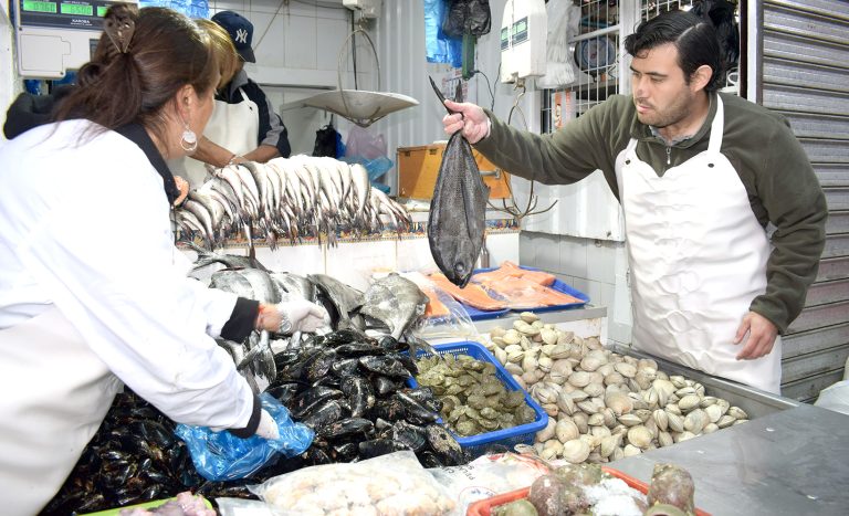 Se incrementan las ventas de pescados y mariscos a solo dos días del Viernes Santo