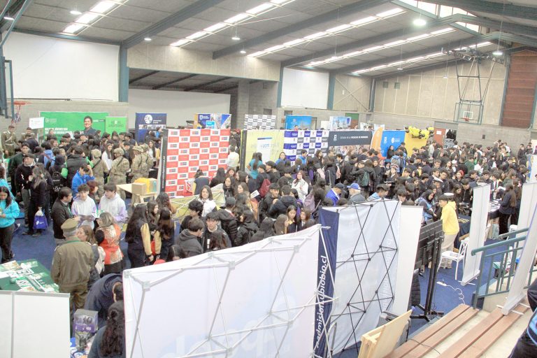 Masiva feria  vocacional se hizo para  estudiantes  de la provincia de Curicó
