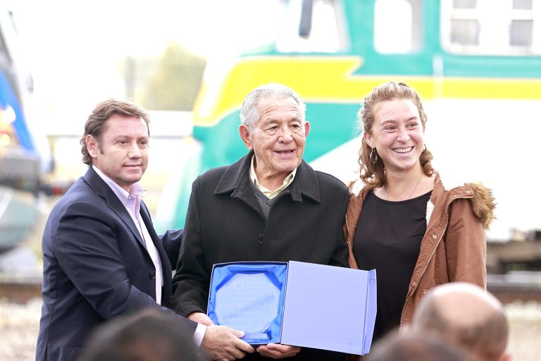 Gobierno regional reconoce a emblemático trabajador del Ramal Talca – Constitución