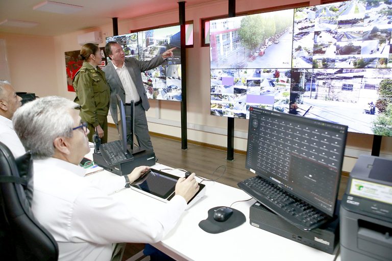 Municipio talquino y Carabineros firman convenio para operar sala de monitoreo de televigilancia