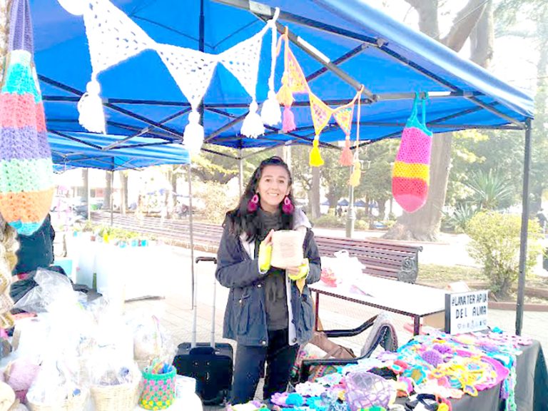 Francy Arias: Tejedora a crochet que ayuda a sanar almas en crisis