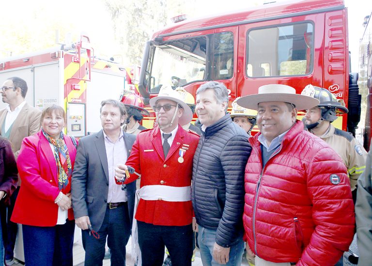 Gobierno Regional del Maule entregó modernos carros para Bomberos de Colbún y Maule