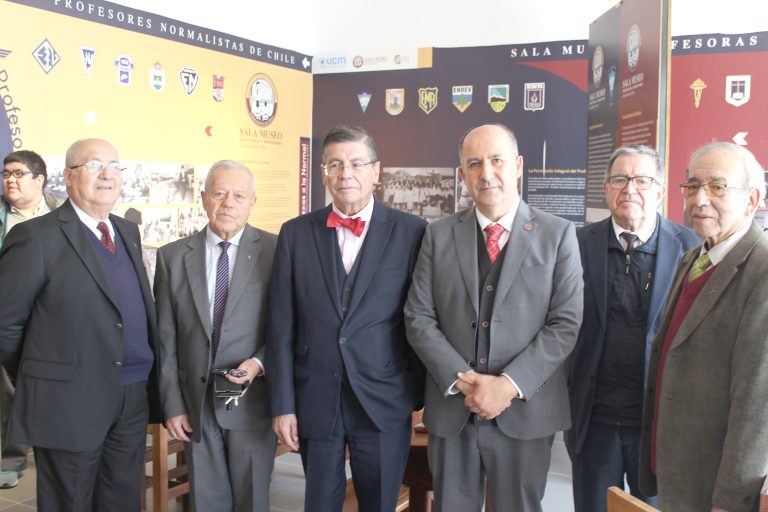 Exrector de la Universidad de Chile presentó su libro  sobre la historia de profesores normalistas