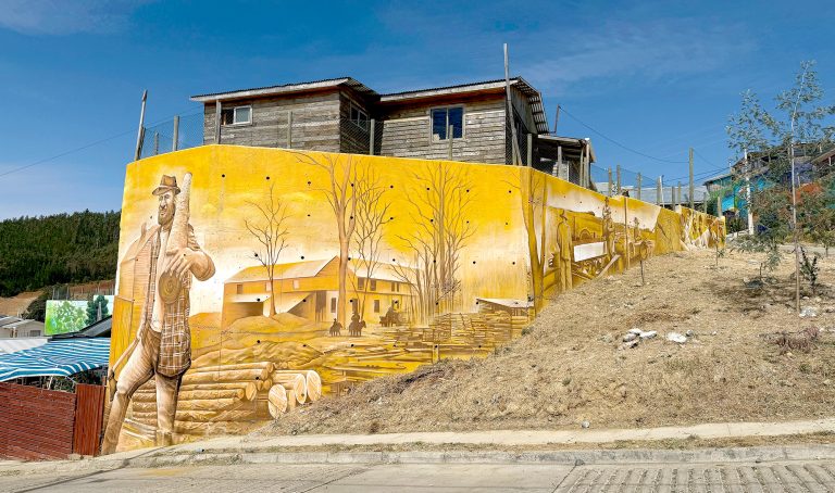 Inauguran murales que destacan hitos e historias de Santa Olga