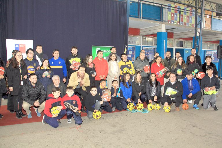 Quince colegios de la provincia  de Curicó recibieron valioso  equipamiento deportivo