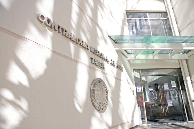 Informe de Contraloría detectó que 401 funcionarios públicos del Maule salieron del país mientras estaban con licencia