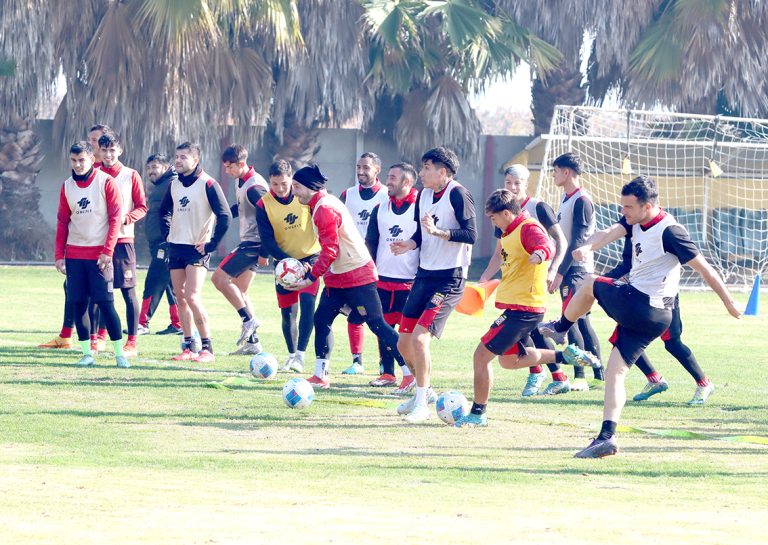 Curicó Unido frente a Damián Muñoz