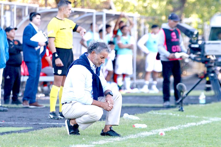 Rangers no registró victorias durante abril y  mayo lo inició con la misma racha negativa