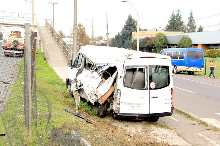 Furgón con pacientes de la Teletón involucrado en choque