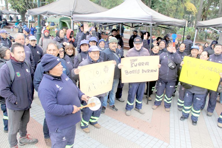 Trabajadores de Áreas Verdes de Curicó reclamaron por condiciones laborales
