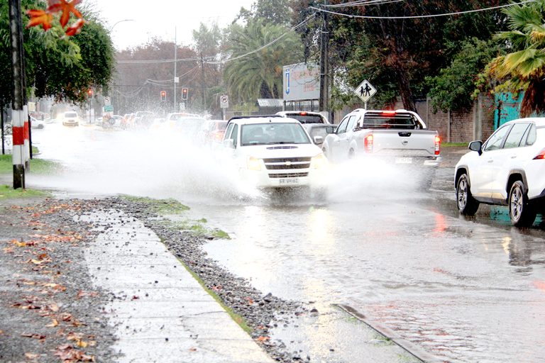 Anegamientos en sectores poblacionales fueron generados por falta de limpieza
